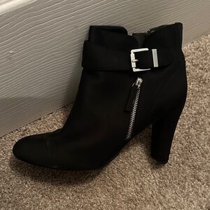 Unisa Elegant Black Ankle Boots with Silver Buckle